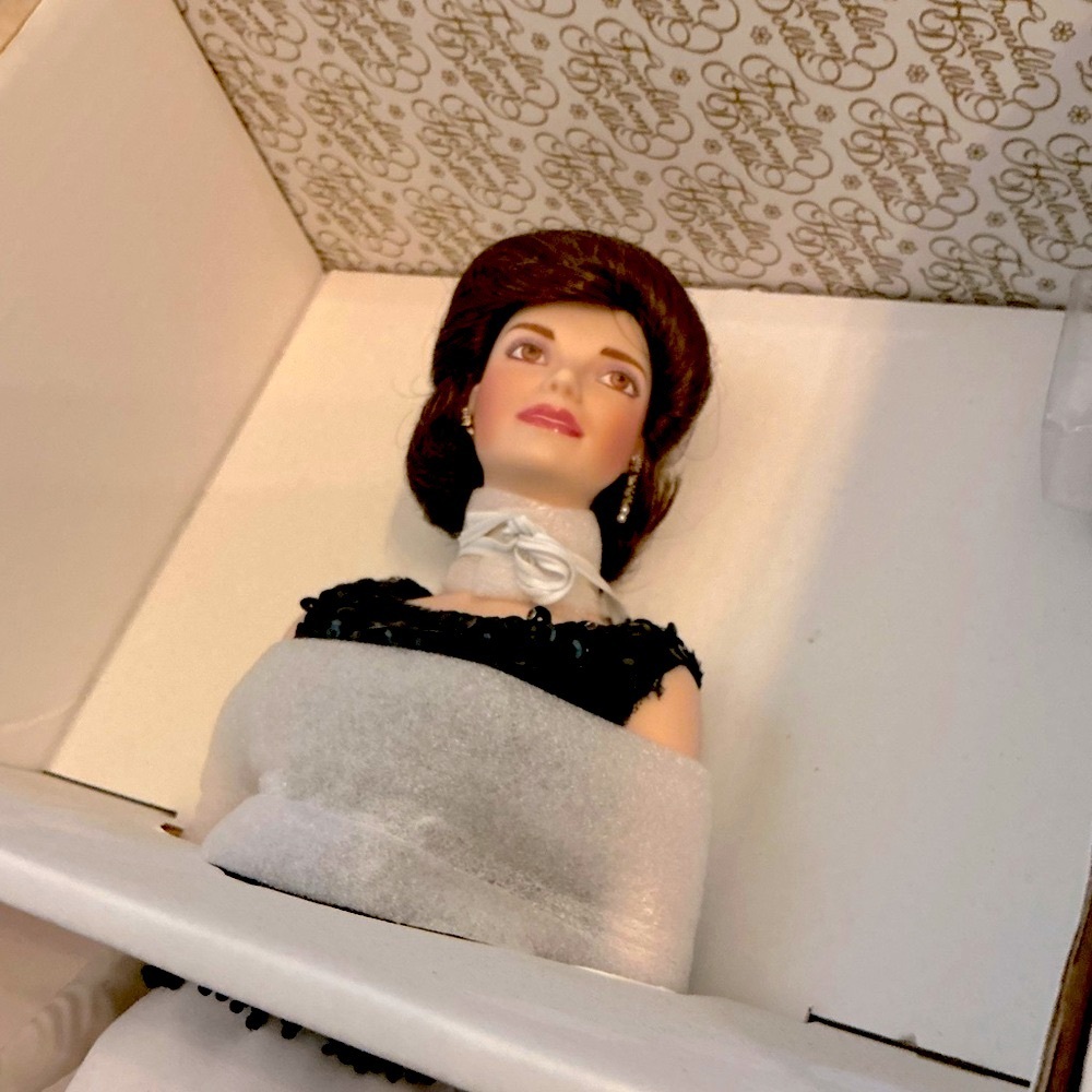 FRANKLIN  MINT HEIRLOOM DOLLS, Vintage Jackie Onassis/Kennedy 16” Tall, NWB